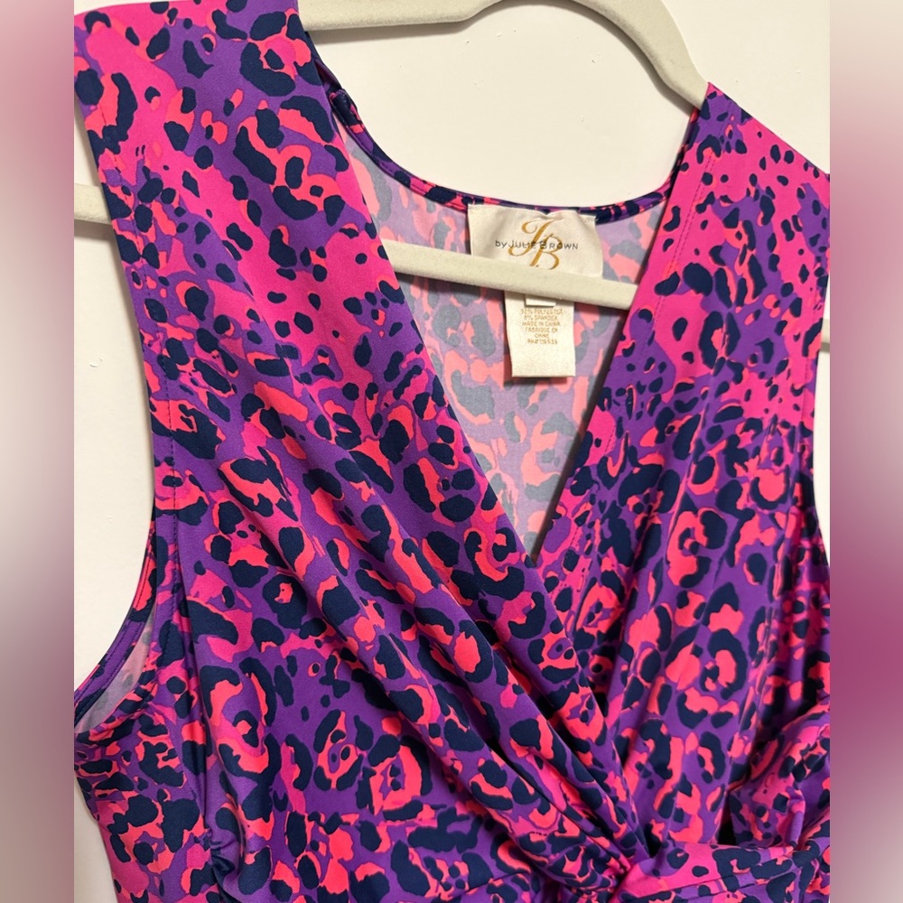 NWOT Fun print summer sleeveless dress. Vibrant colors, flattering form. XL